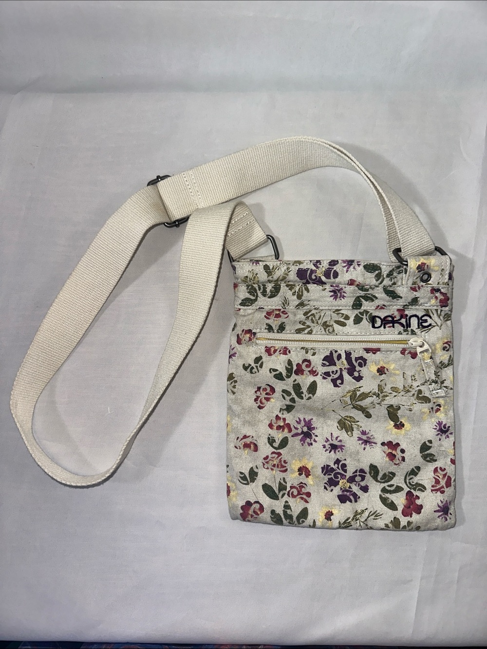 Dakine Floral Crossbody Travel Canvas Adjustable Strap Festival Everyday Purse
